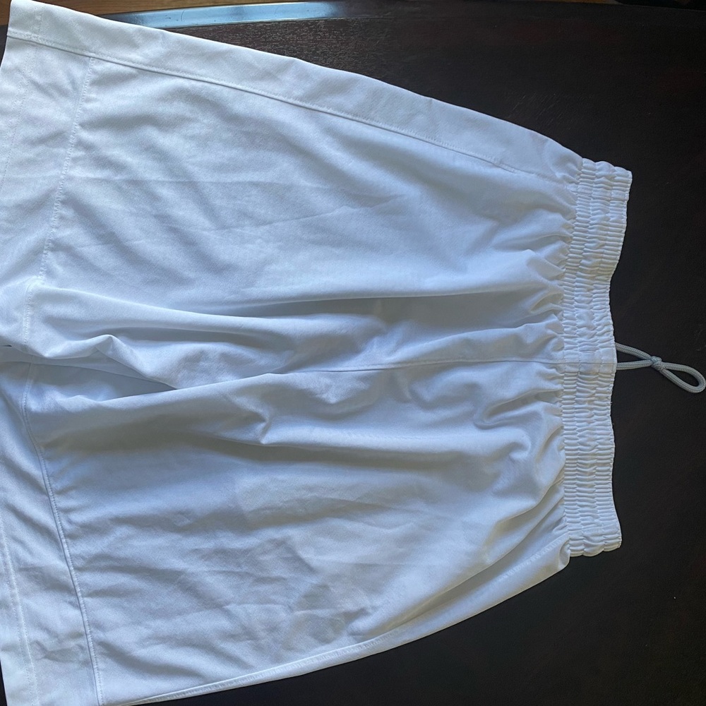 Nike white exercise shorts size (L)